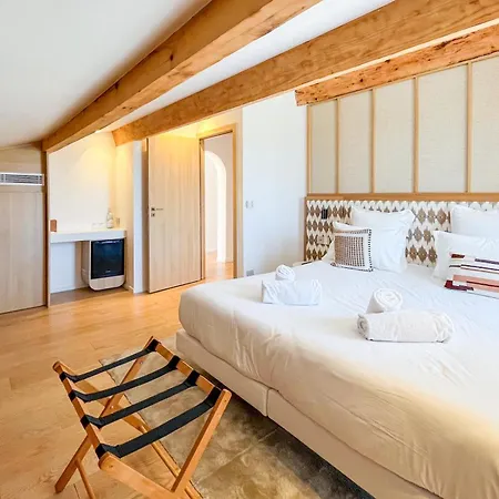 Lou Hotel