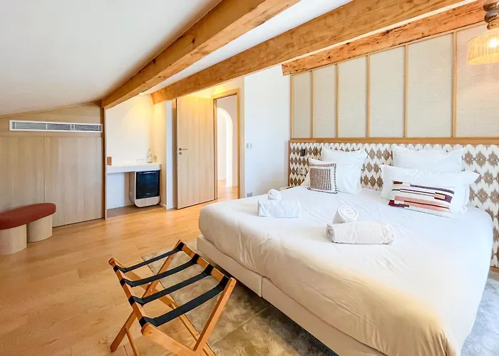 Lou Hotel