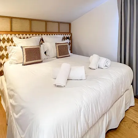 Lou Hotel