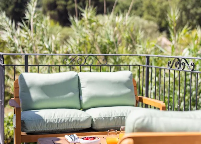 Lou Hotel 4*