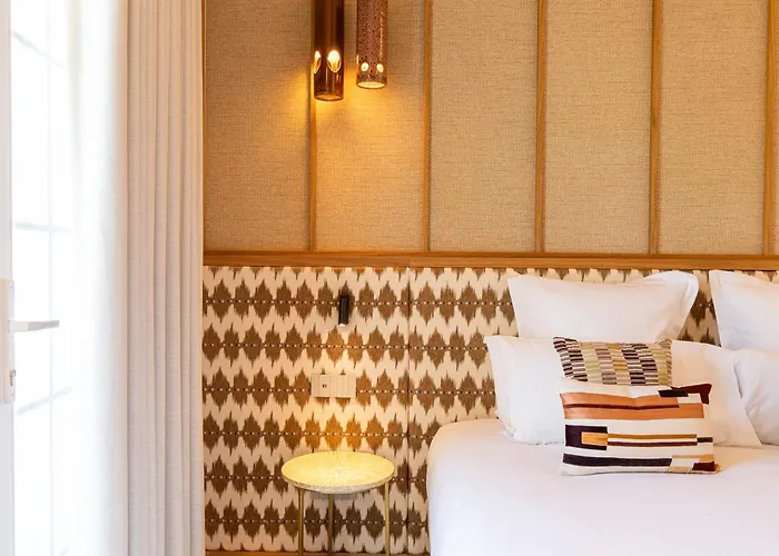 Lou Hotel